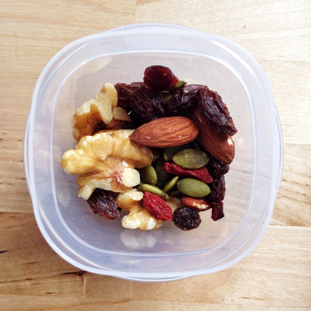 A week of easy, balanced meal & snack ideas: tuesday - perfect to keep you going through a busy week! // cait's plate