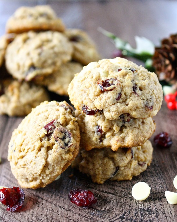 white chocolate chip cranberry oatmeal cookies // cait's plate