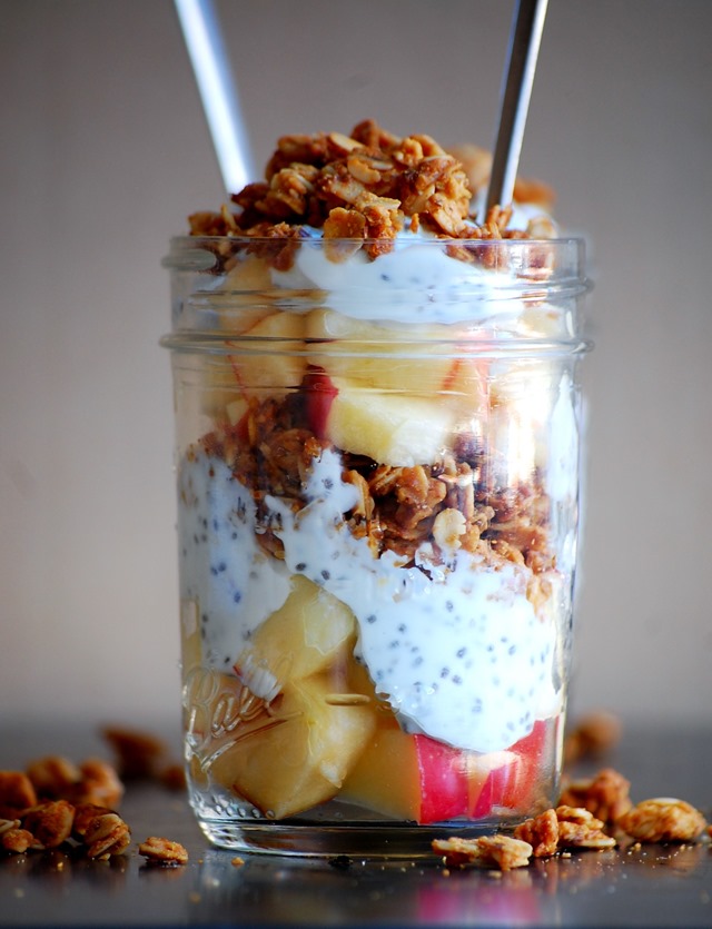4-ingredient apple and peanut butter granola chia seed yogurt parfait - a quick and healthy breakfast everyone will love! // cait's plate