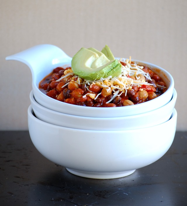 one pot 3-bean chili - a super simple, satisfying meal that can be on the table in under 30 minutes! // cait's plate