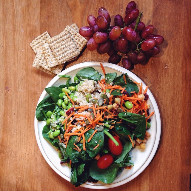 A week of easy, balanced meal & snack ideas: monday - perfect to keep you going through a busy week! // cait's plate