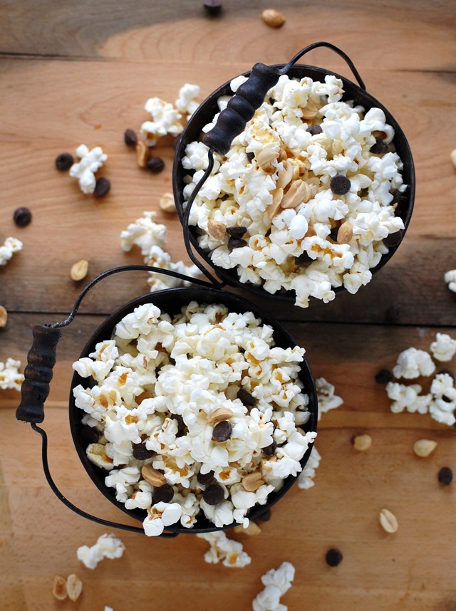 chocolate peanut popcorn - a simple, whole grain treat with a touch of sweetness and protein // cait's plate