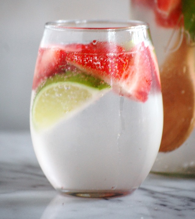 strawberry-lime seltzer: a perfectly refreshing drink for these hot summer days // cait's plate