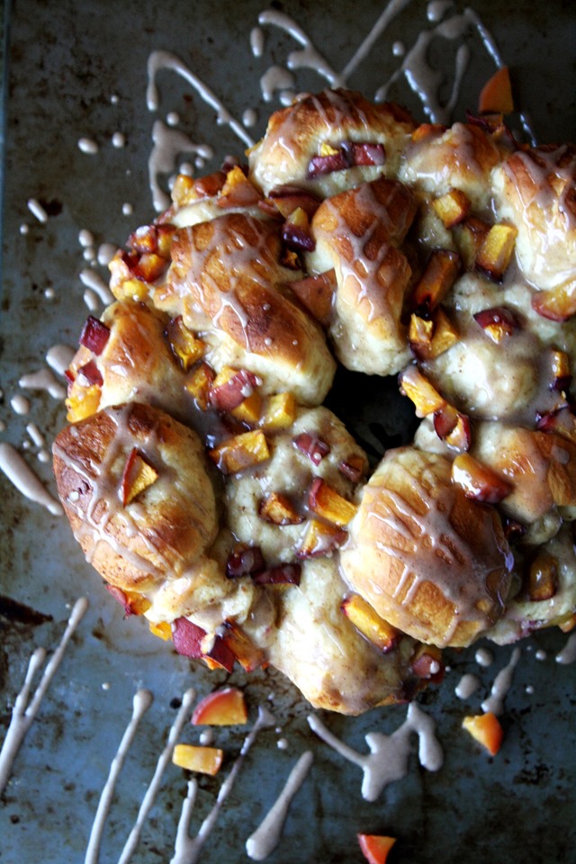 doughy, delicious peach pull-apart bread - a perfect way to use those remaining summer peaches // cait's plate 