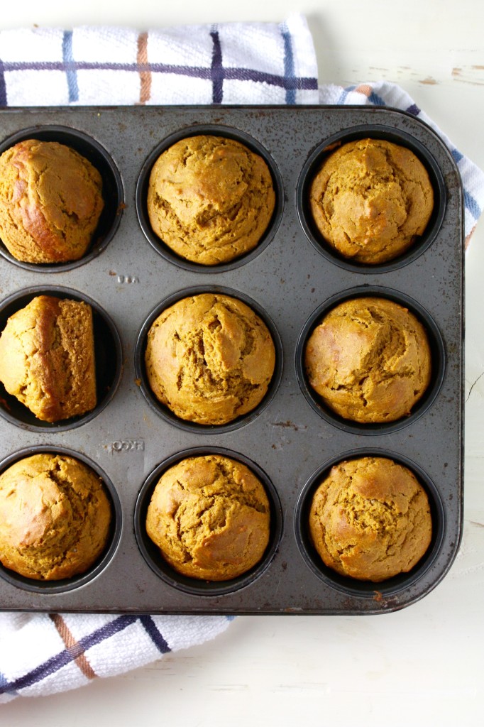 these super soft whole wheat pumpkin muffins have just a hint of sweetness making them perfect for breakfast or as a healthy snack! // cait's plate