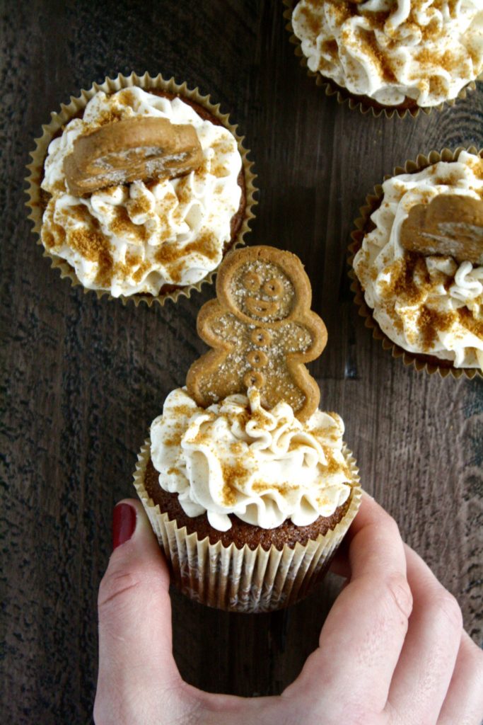 gingerbread cupcakes with brown sugar cinnamon buttercream frosting // cait's plate