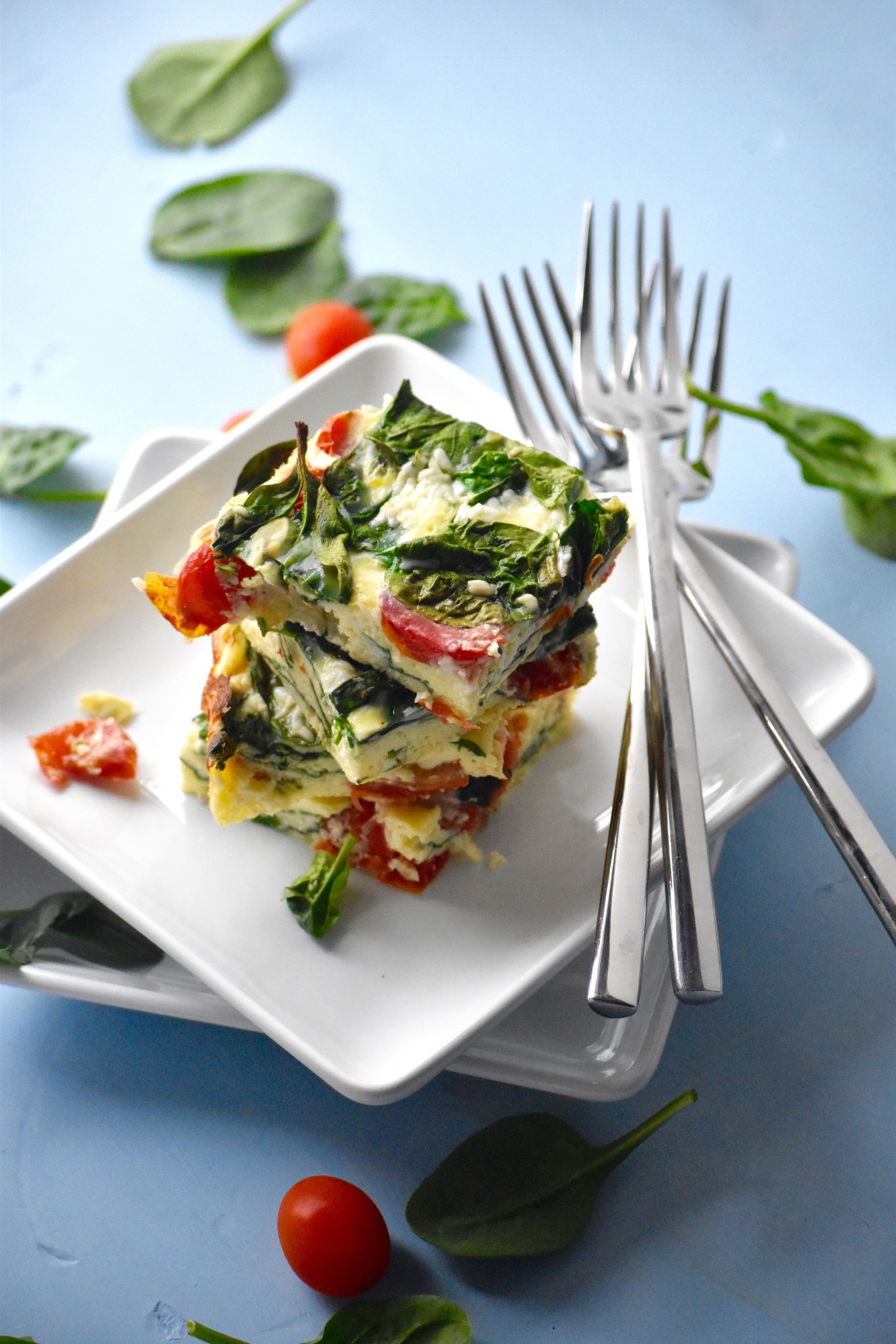 spinach, tomato and mozzarella egg bake - comes together in no time and lasts the whole week! // cait's plate