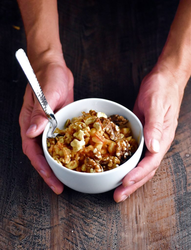 overnight apple cinnamon walnut oatmeal - prep the night before and breakfast is as good as done the next day! // cait's plate