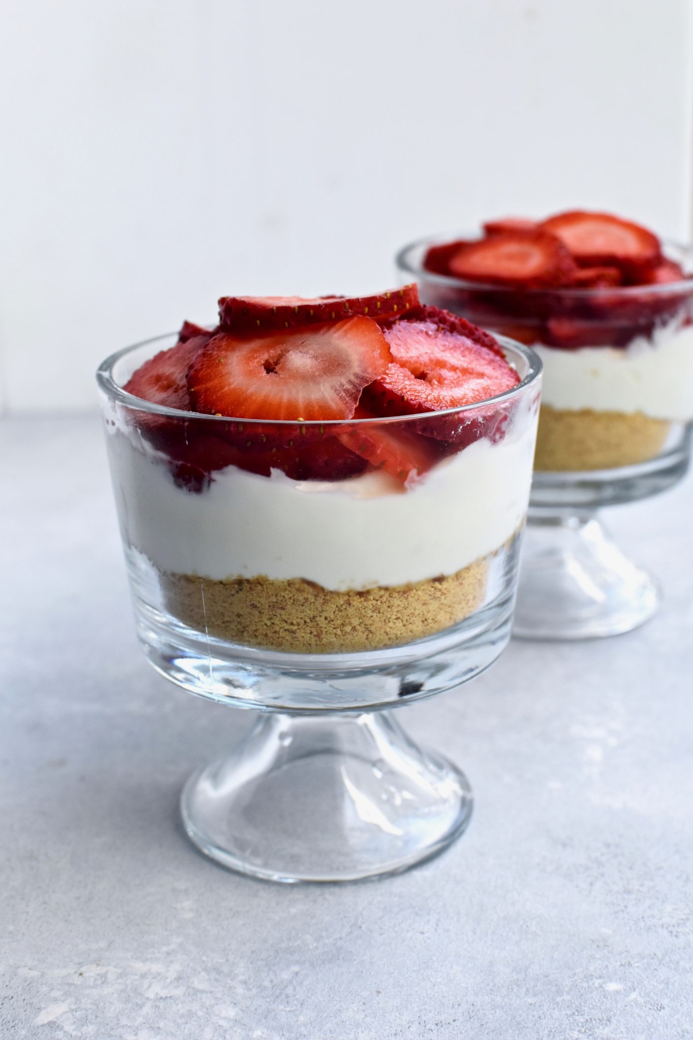 easy strawberry yogurt 'cheesecake' // cait's plate