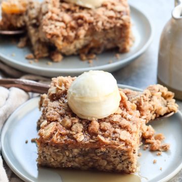 peach crisp baked oatmeal // cait's plate