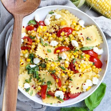 spicy corn & tomato basil ravioli // cait's plate