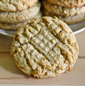 whole wheat peanut butter cookies // cait's plate