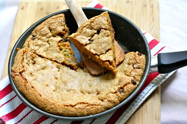 skillet-baked chocolate chip cookie a la mode // cait's plate