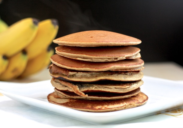 gluten-free banana bread pancakes // cait's plate