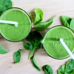 4-ingredient green smoothie // cait's plate