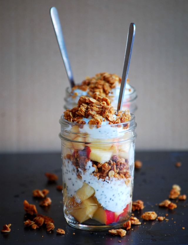 4-ingredient apple and peanut butter granola chia seed yogurt parfait - a quick and healthy breakfast everyone will love! // cait's plate