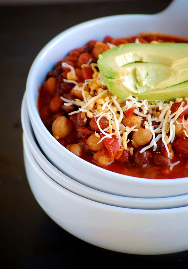 one pot 3-bean chili - a super simple, satisfying meal that can be on the table in under 30 minutes! // cait's plate