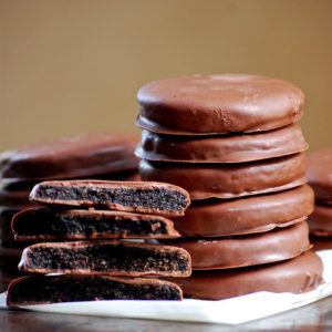 homemade whole grain thin mints - a healthier twist on a delicious classic! // cait's plate
