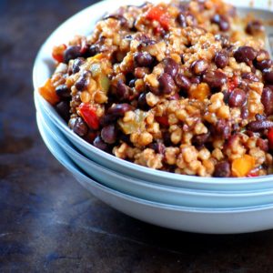 black bean, wheat berry and vegetable chili - a soul-soothing dish that will quickly become a favorite. Packed with warm grains, beans and veggies, it's got something for everyone // cait's plate
