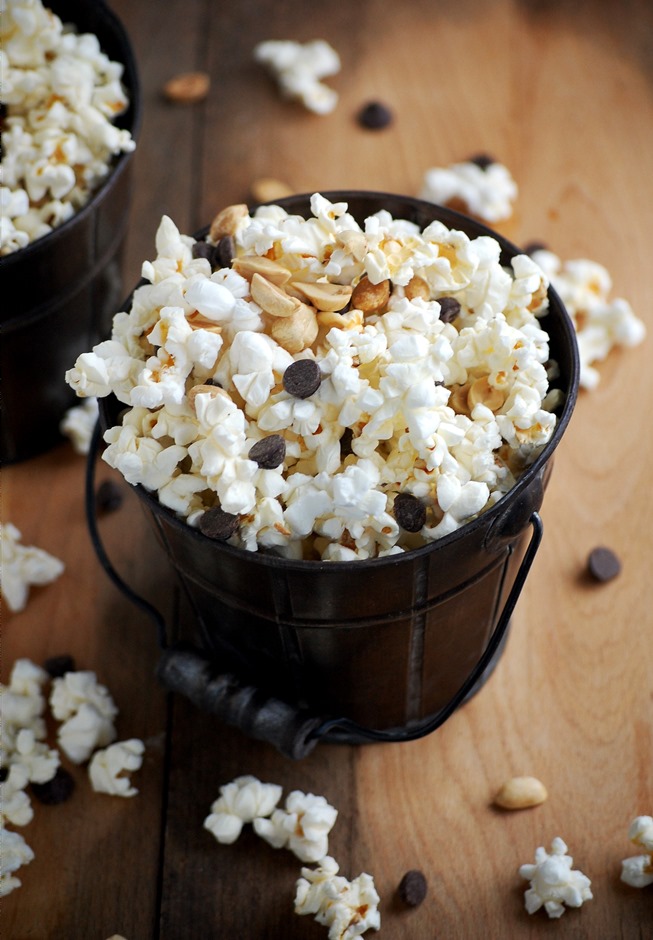 chocolate peanut popcorn - a simple, whole grain treat with a touch of sweetness and protein // cait's plate