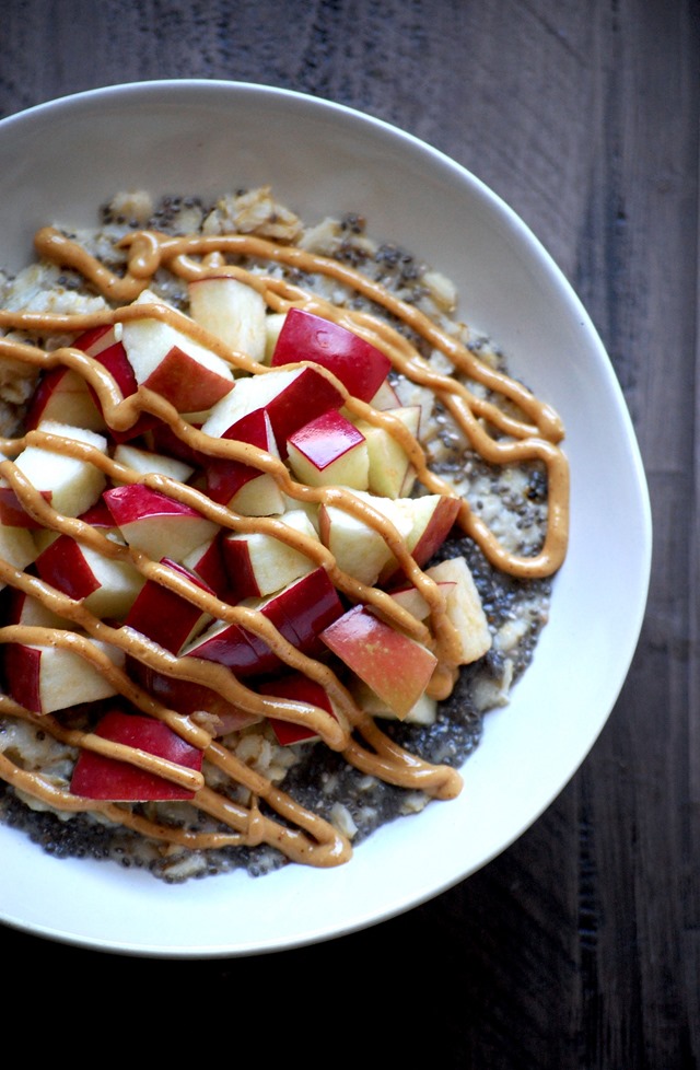 peanut butter apple chia seed oatmeal // cait's plate