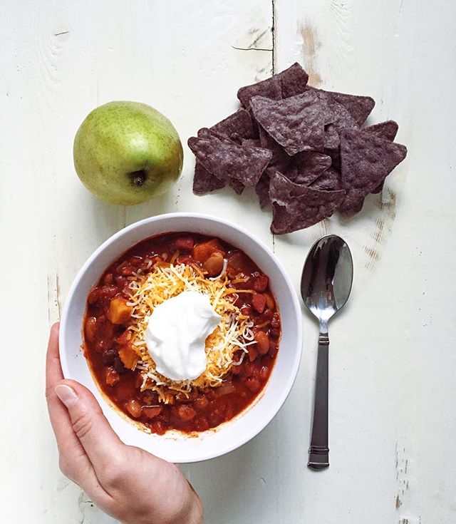 spicy sow cooker 3-bean chili - perfect for these cooler months // cait's plate