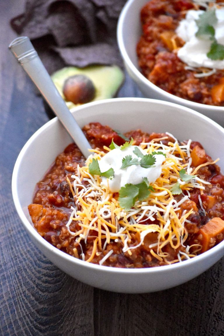 VEGGIE-LOADED DOUBLE BLACK BEAN QUINOA CHILI | cait's plate