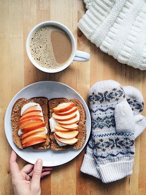 7 easy and delicious apple & peanut butter ideas for breakfast // cait's plate