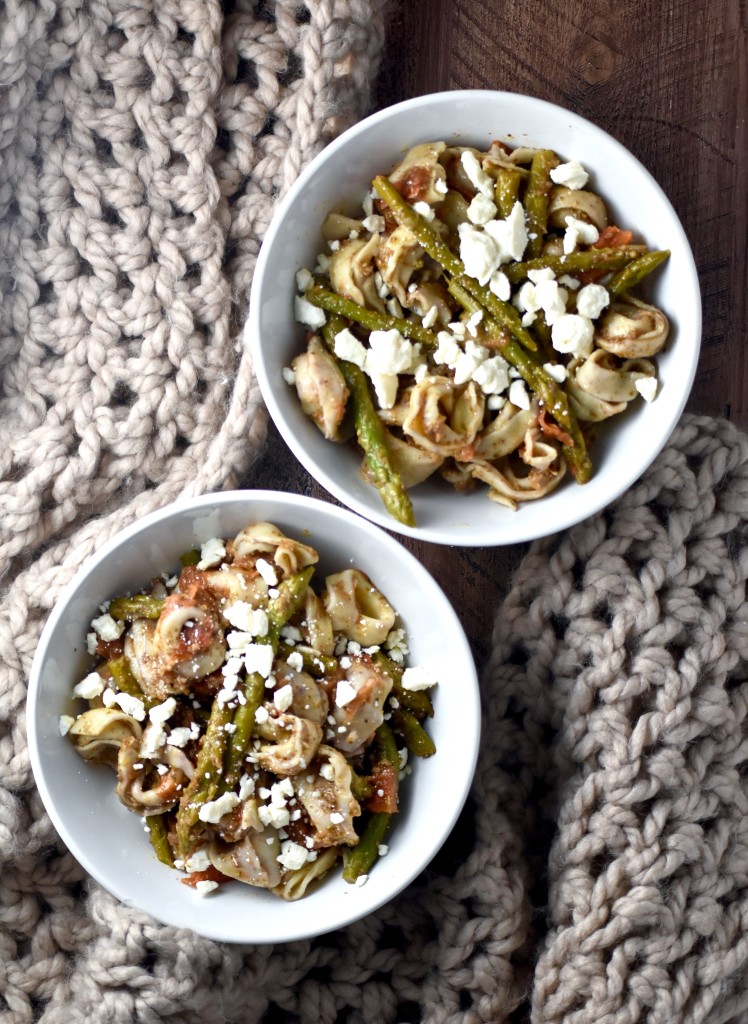 whole grain cheese tortellini with pesto, pan-seared tomato and asparagus - a well-rounded meal that comes together in minutes! // cait's plate