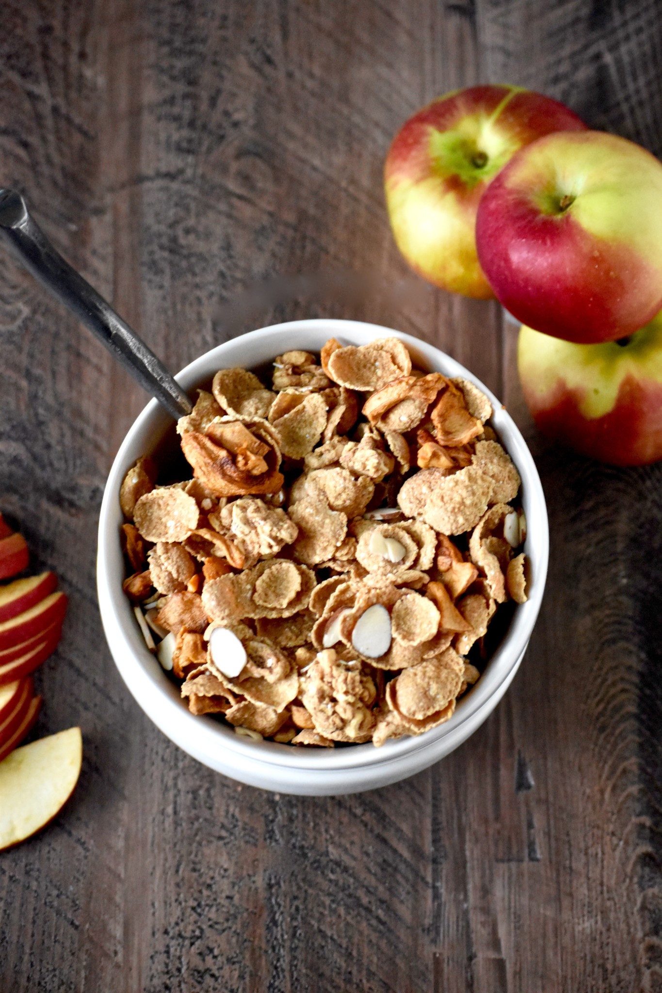 apple cinnamon almond breakfast cereal - a autumnal take on an everyday breakfast! // cait's plate