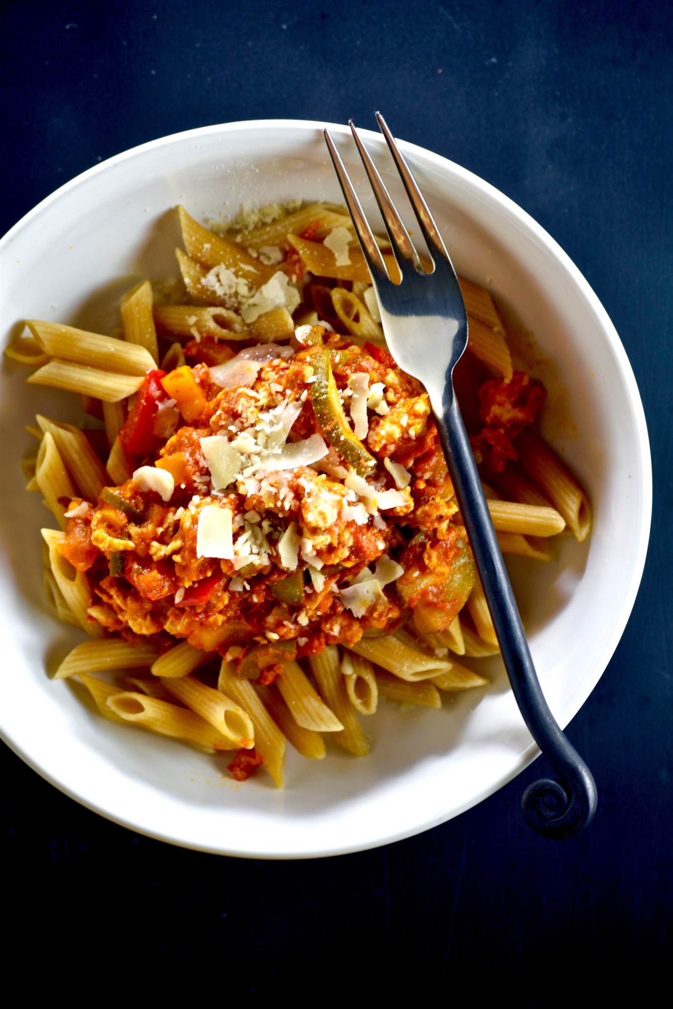 revamped sun-dried tomato basil turkey & veggie-packed pasta - comes together quickly and fills you up! // cait's plate