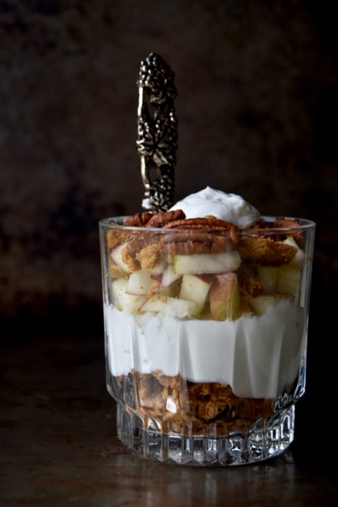 pecan apple crisp parfait - a delicious blend of autumn flavors that will keep you going all morning long // cait's plate