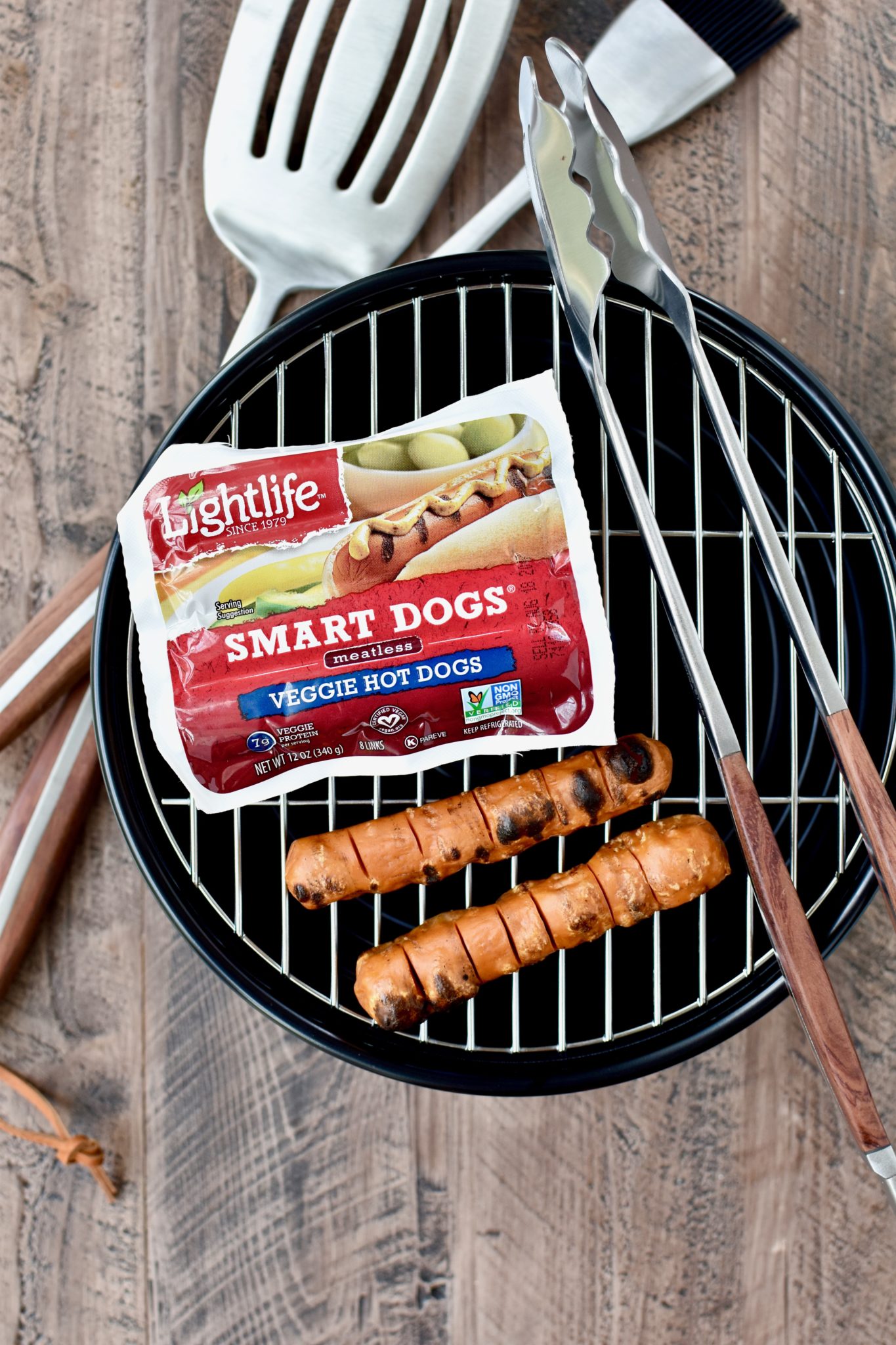 grilling season is here and i'm bringing you 3 fun ways to jazz up veggie dogs! // cait's plate