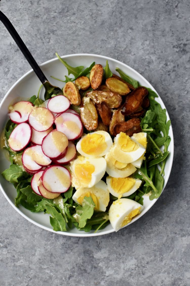 simple roasted potato, egg & arugula salad | cait's plate