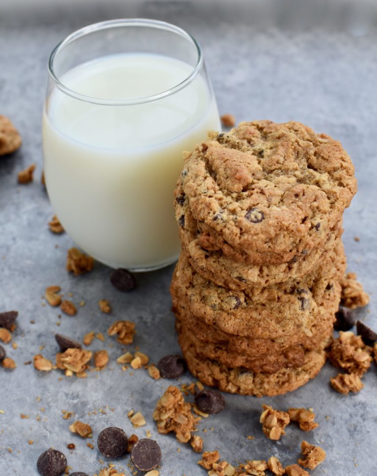 whole grain peanut butter chocolate chip granola cookies | cait's plate