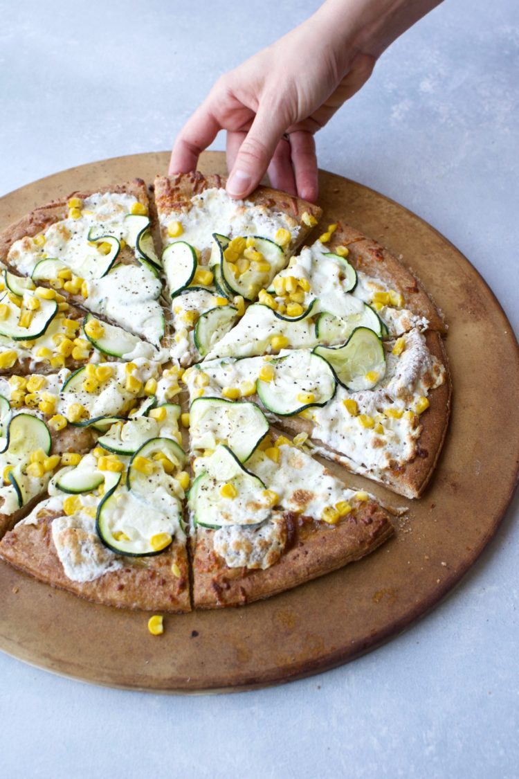 whole grain zucchini corn pizza | cait's plate