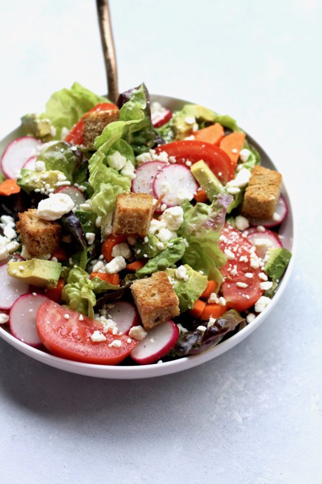 farmer's garden salad with homemade croutons | cait's plate