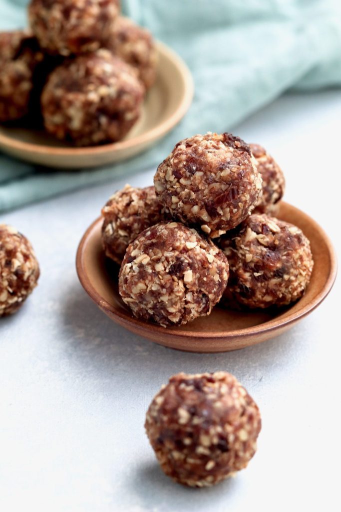 no-bake oatmeal raisin cookie bites | cait's plate