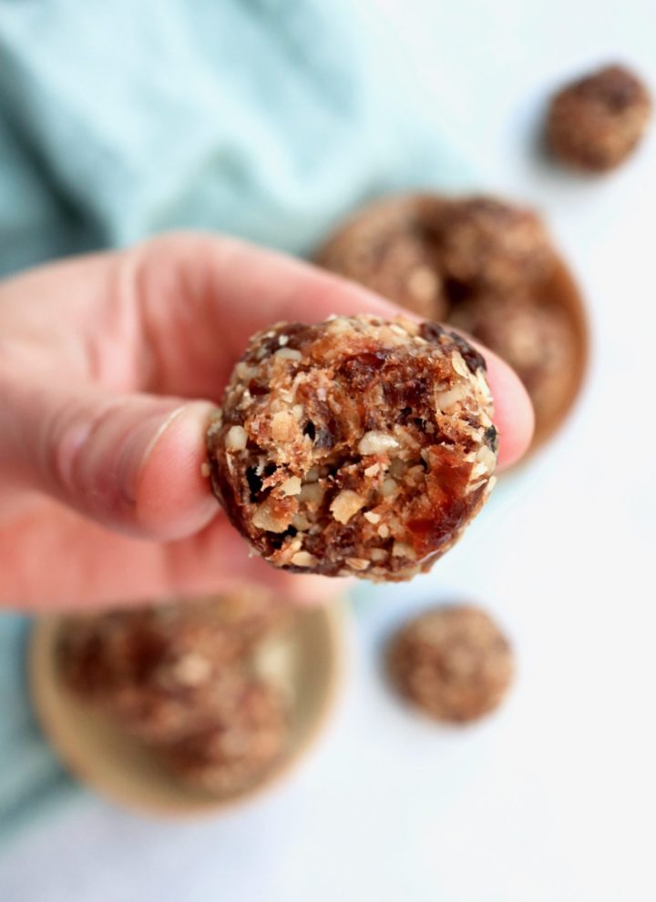 no-baked oatmeal raisin cookie bites // cait's plate