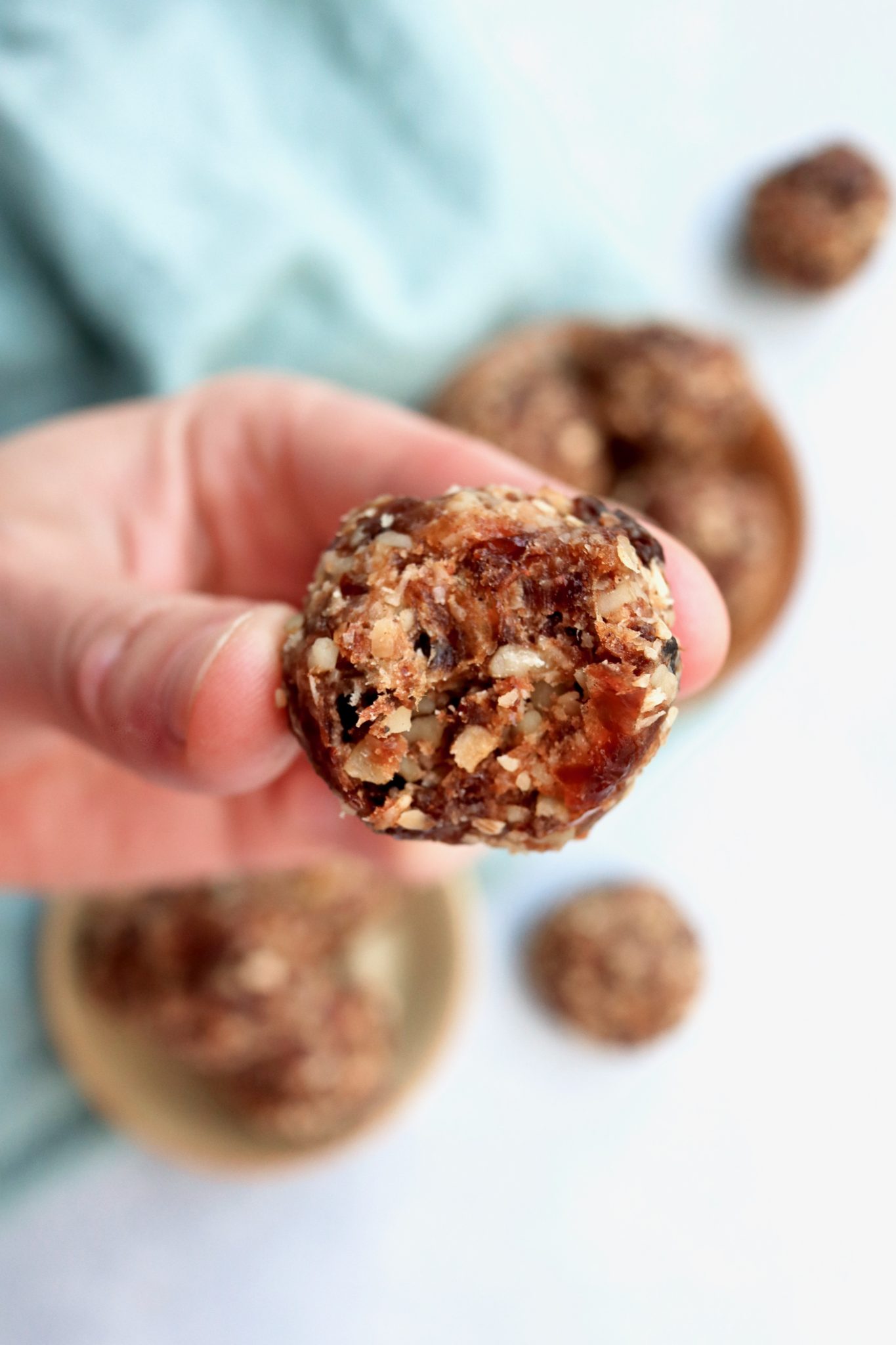 no-baked oatmeal raisin cookie bites // cait's plate