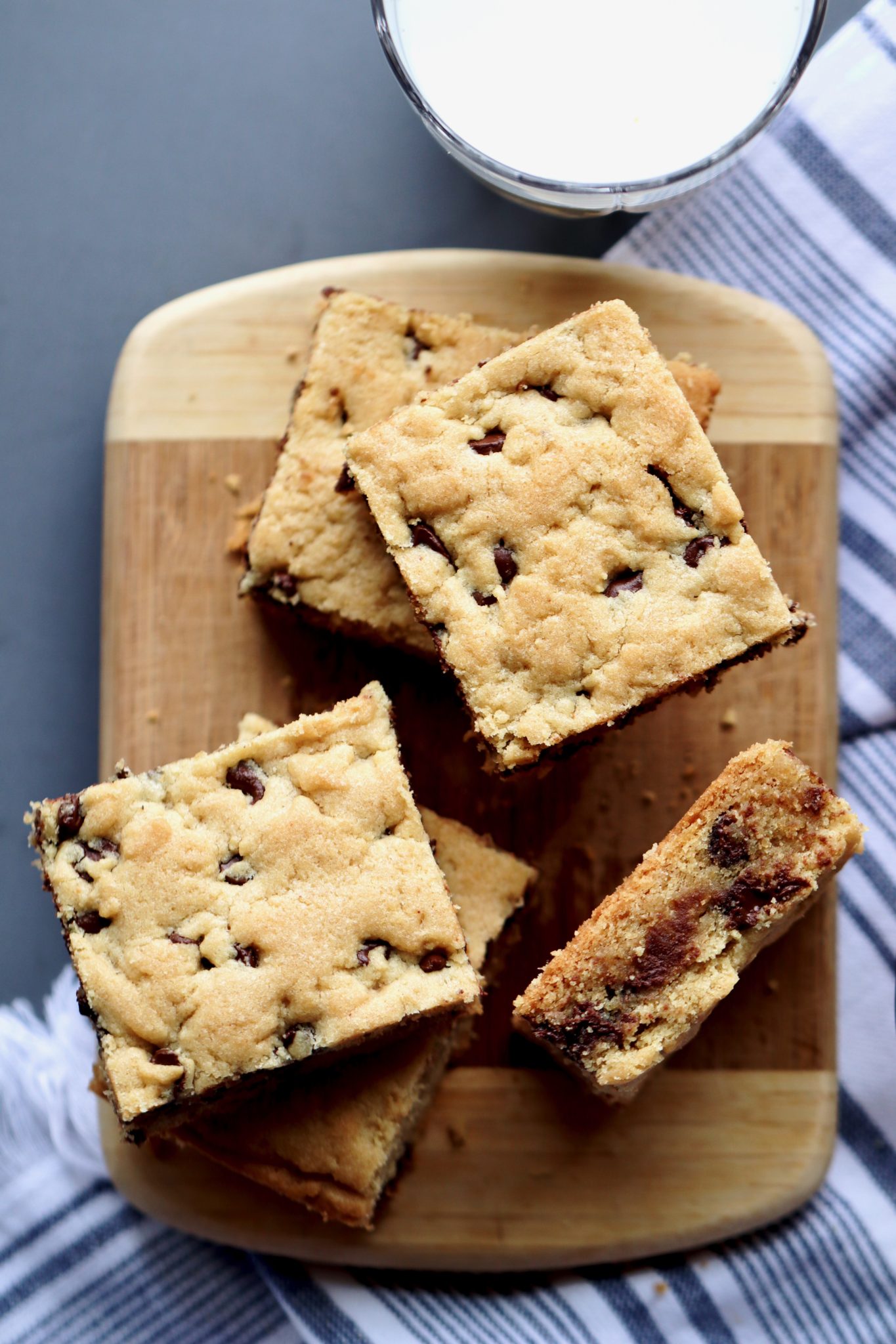 peanut butter chocolate chip cookie bars // cait's plate