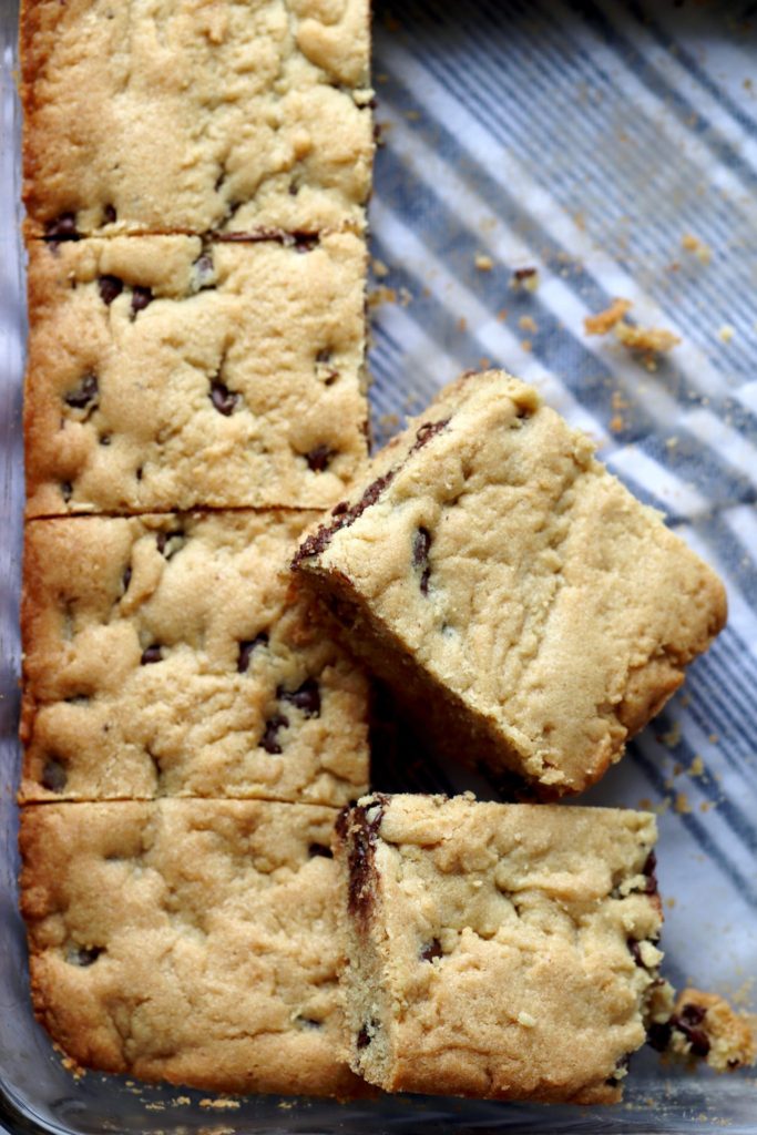 peanut butter chocolate chip cookie bars | cait's plate