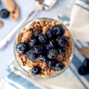 easy blueberry breakfast parfaits // cait's plate