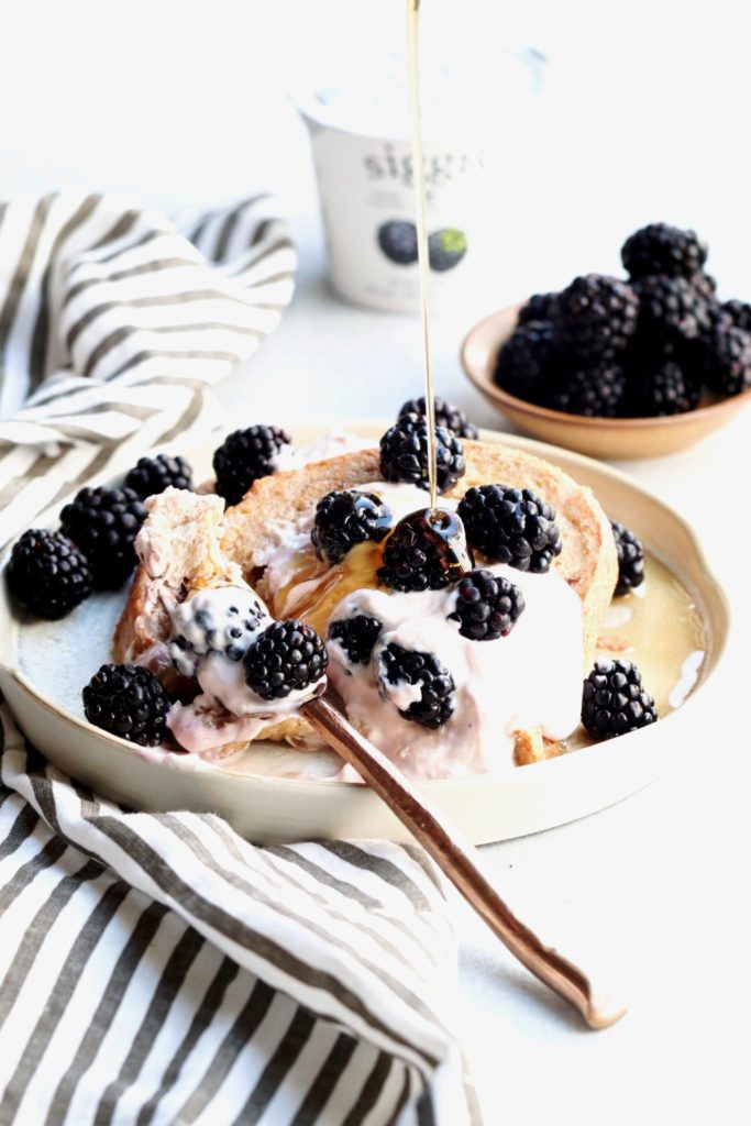 blackberry yogurt french toast // cait's plate