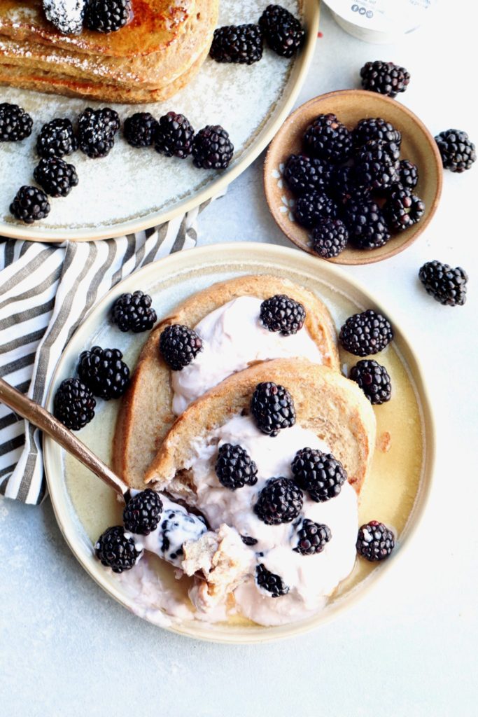 blackberry yogurt french toast // cait's plate