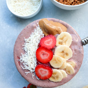 5-ingredient açai bowls // cait's plate