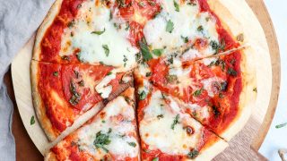 tomato basil margherita pizza