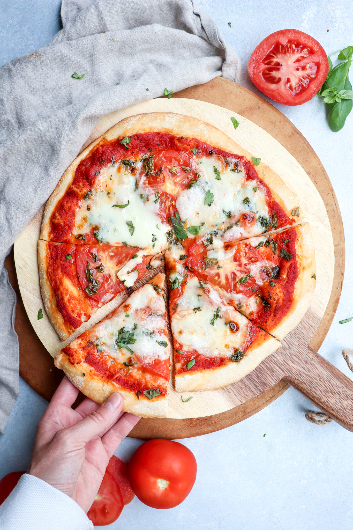 tomato basil margherita pizza // cait's plate