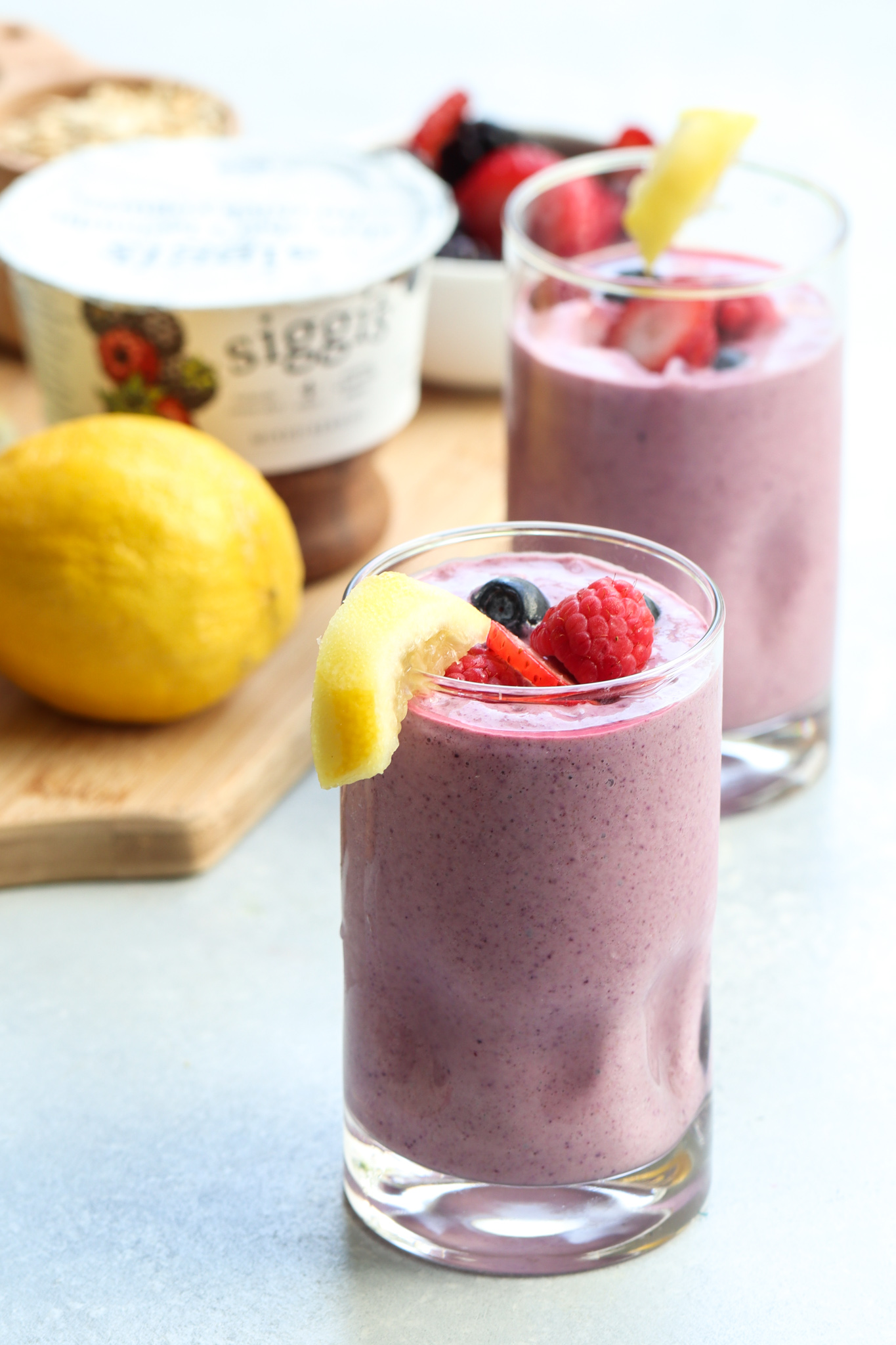 mixed berry lemon smoothie // cait's plate
